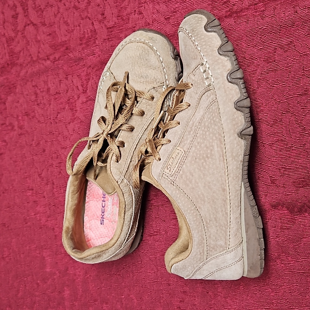Skechers relax fit sneakers